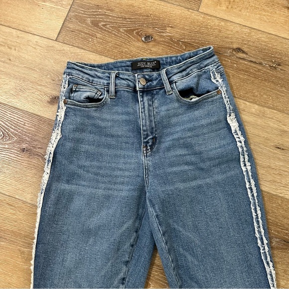 Judy Blue Slim Fit Women’s High Waist Medium Wash Side Fray Jeans Sz 5/27 GUC - Picture 3 of 9